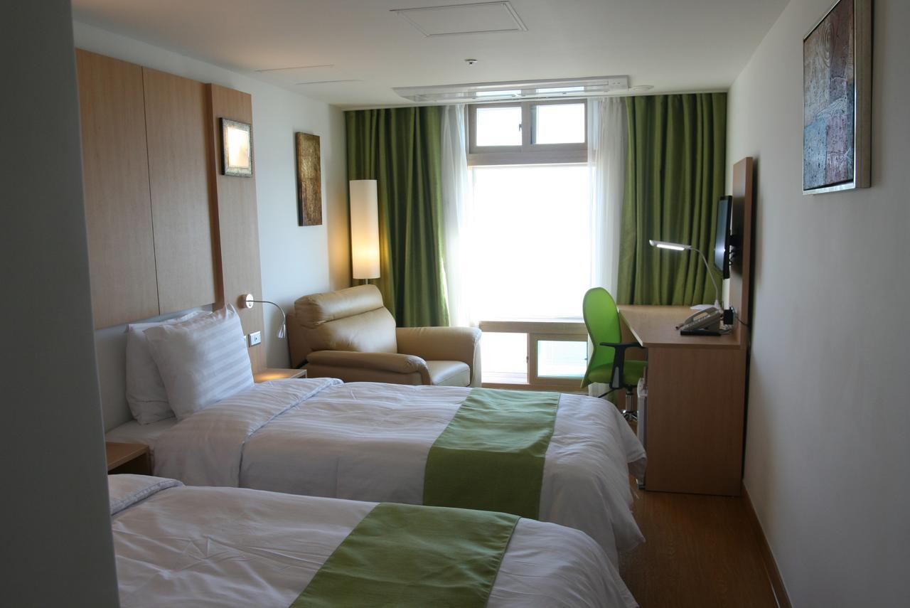 Gunsan Apple Tree Hotel Bagian luar foto