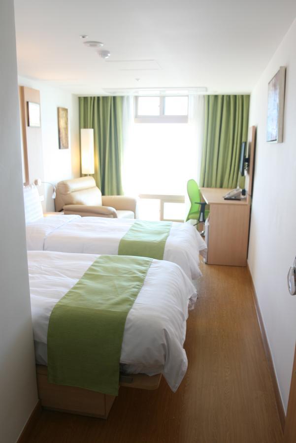 Gunsan Apple Tree Hotel Bagian luar foto