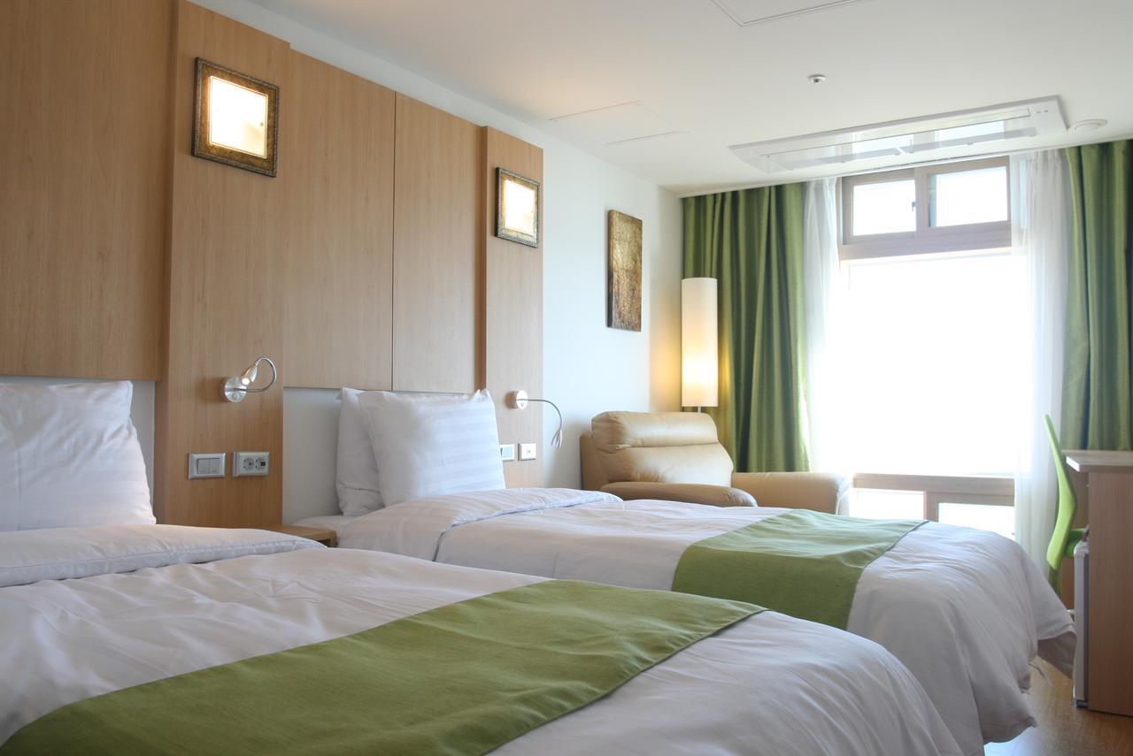 Gunsan Apple Tree Hotel Bagian luar foto
