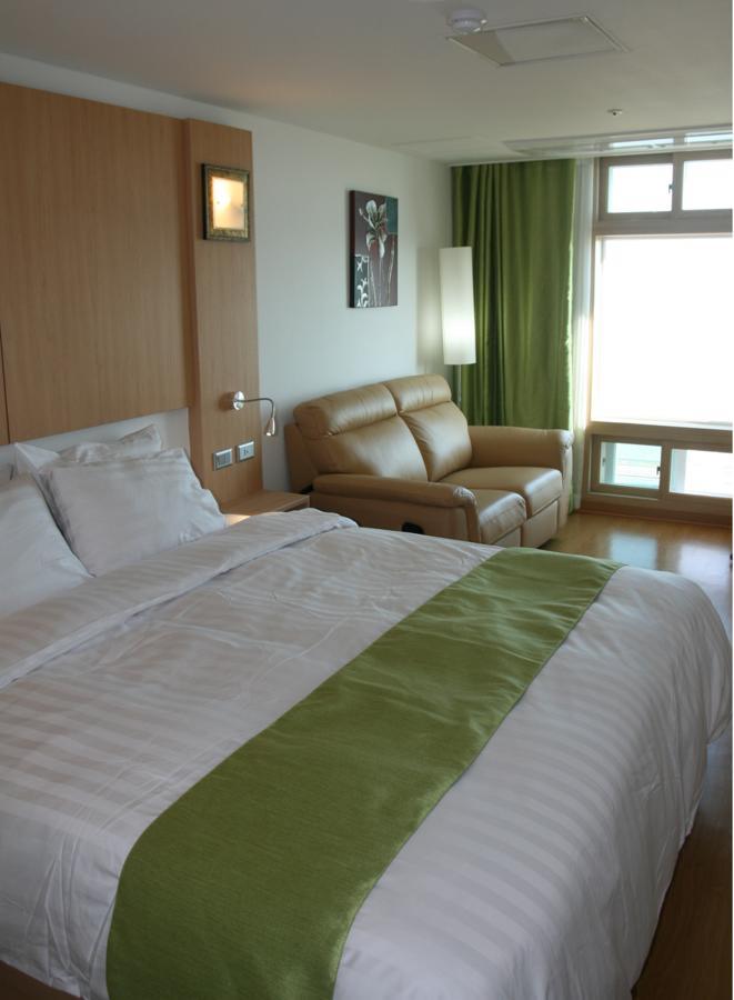 Gunsan Apple Tree Hotel Bagian luar foto