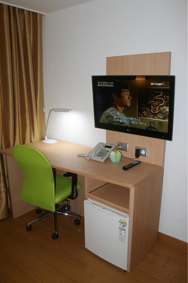 Gunsan Apple Tree Hotel Bagian luar foto
