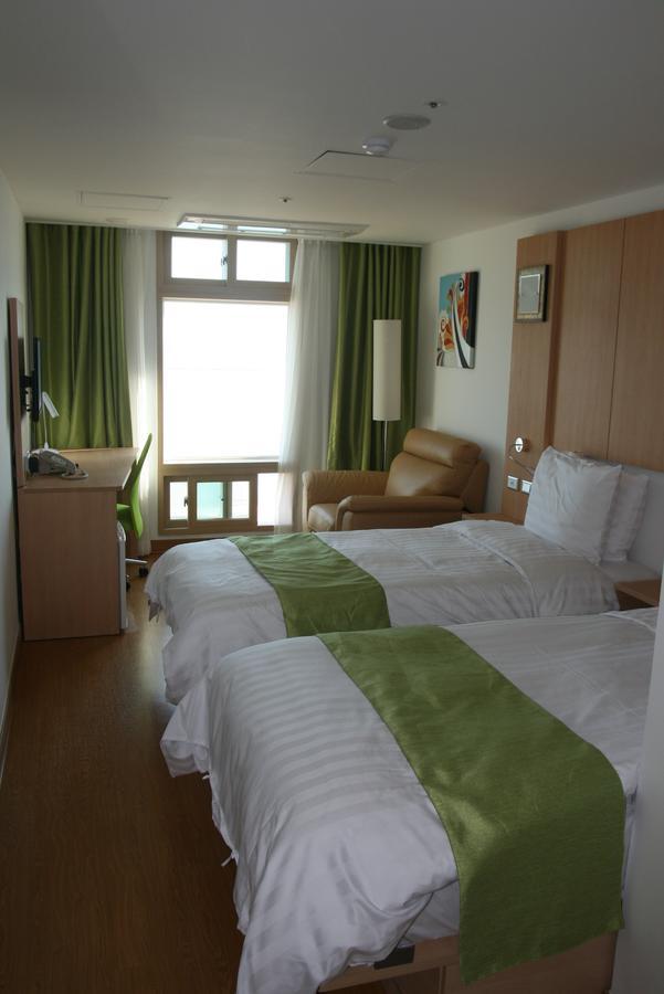 Gunsan Apple Tree Hotel Bagian luar foto