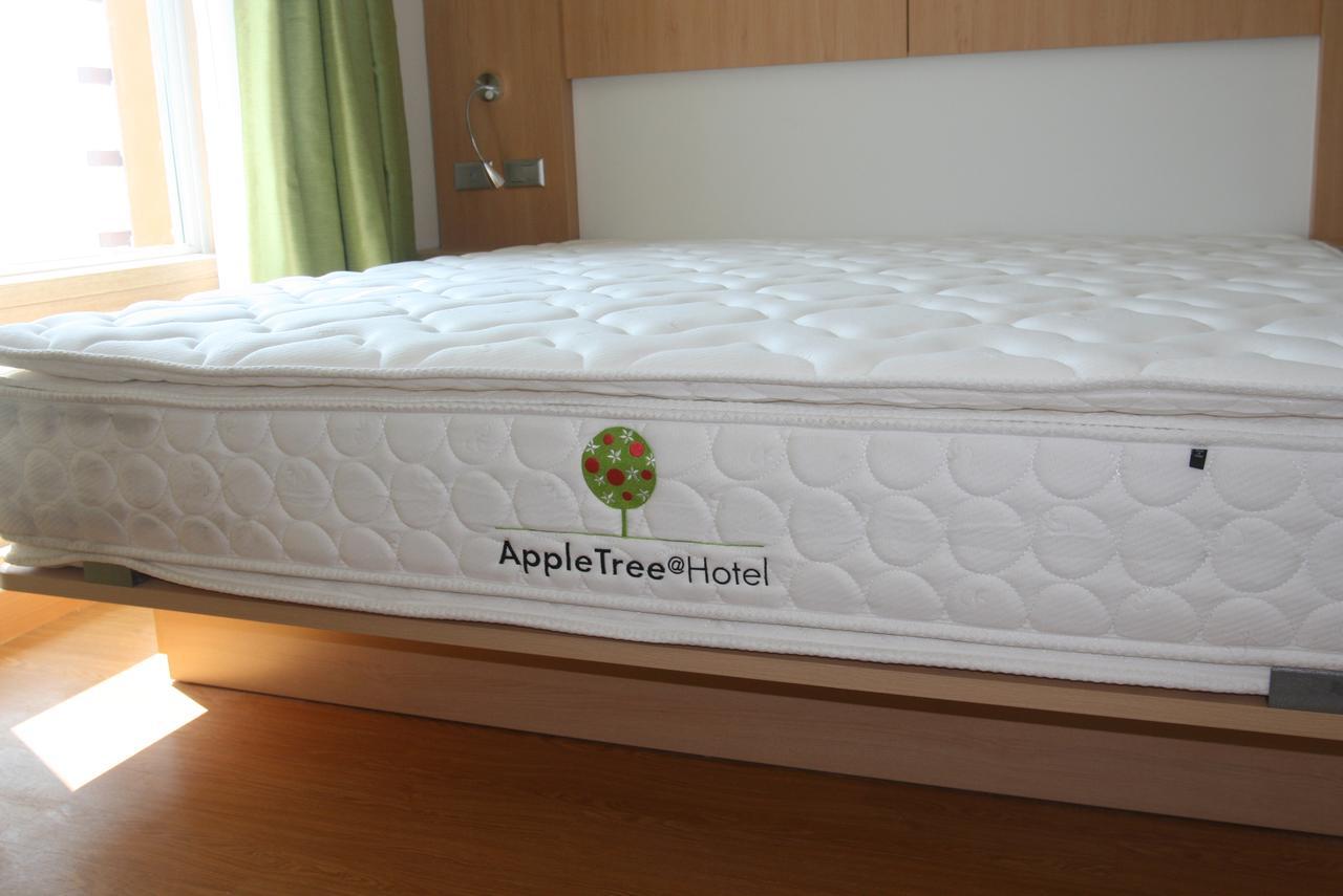 Gunsan Apple Tree Hotel Bagian luar foto
