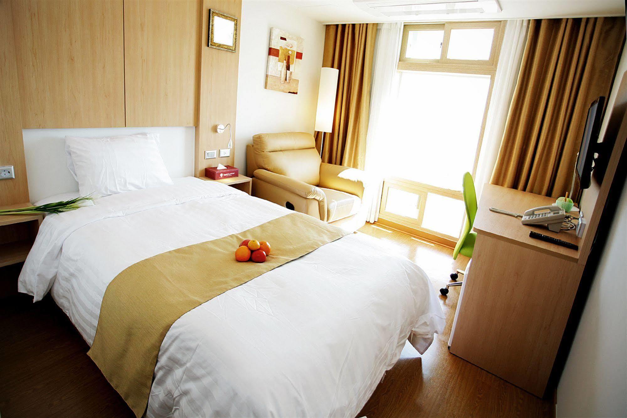 Gunsan Apple Tree Hotel Bagian luar foto