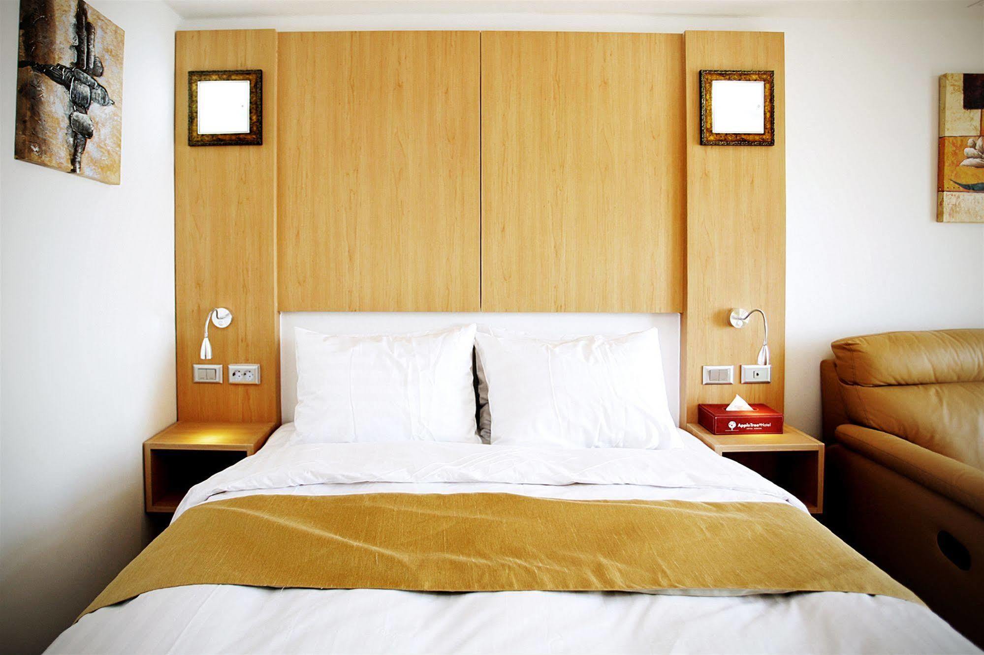 Gunsan Apple Tree Hotel Bagian luar foto