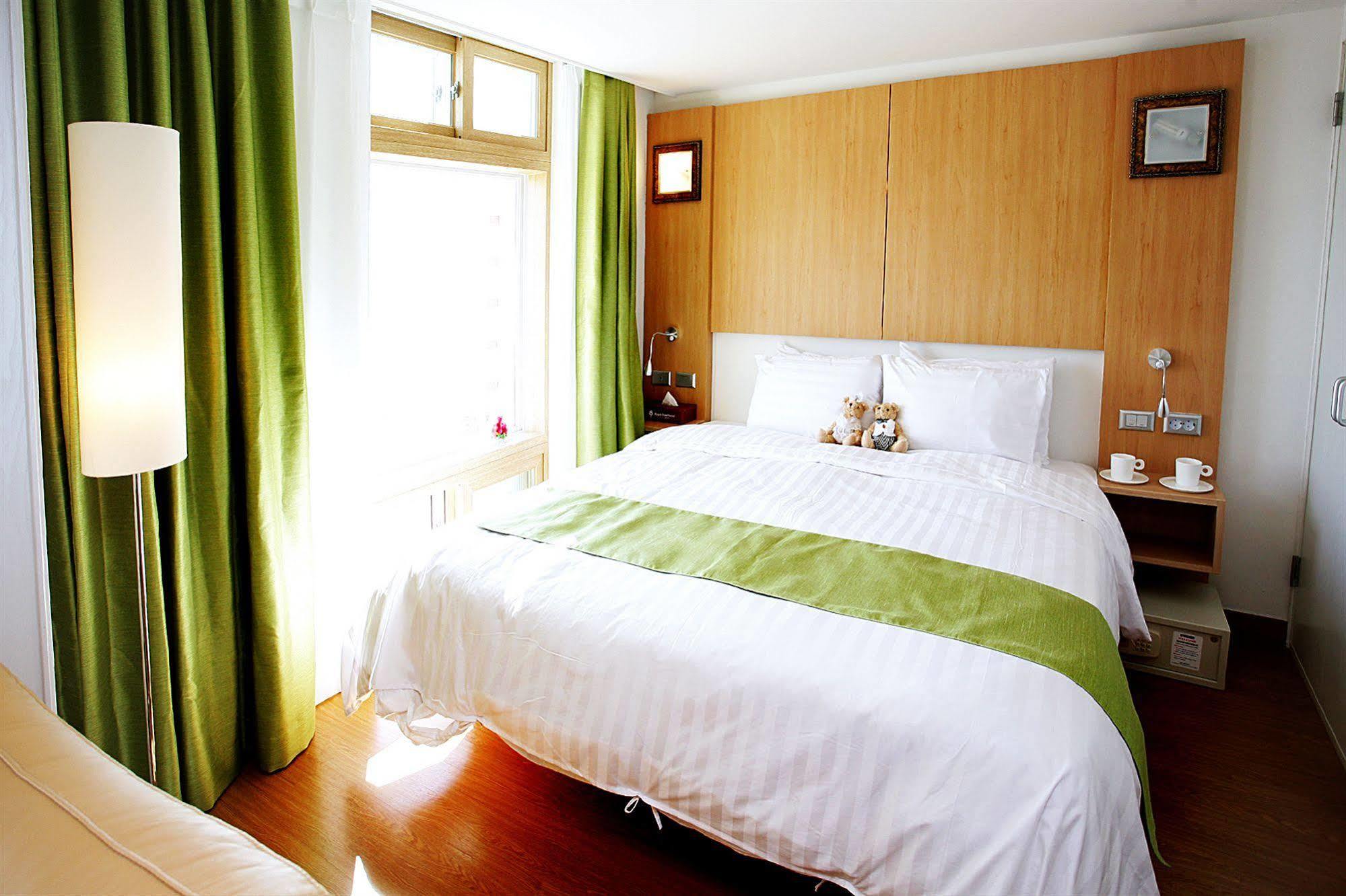 Gunsan Apple Tree Hotel Bagian luar foto
