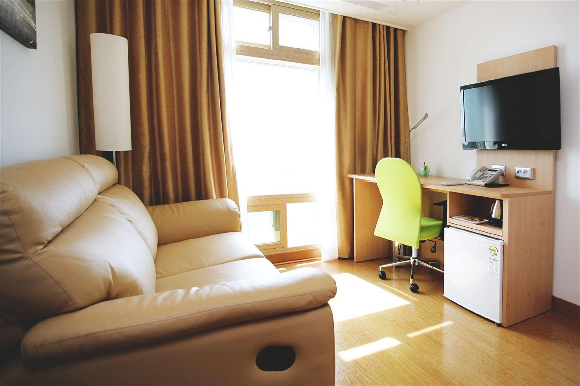 Gunsan Apple Tree Hotel Bagian luar foto